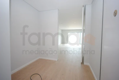 Apartamento T3 para Venda em Carcavelos e Parede