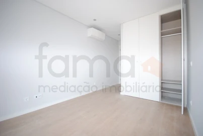 Apartamento T3 para Venda em Carcavelos e Parede