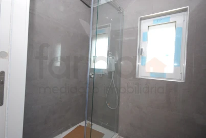 Apartamento T3 para Venda em Carcavelos e Parede