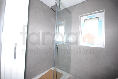 Apartamento T3 para Venda em Carcavelos e Parede