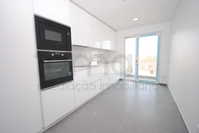Apartamento T3 para Venda em Carcavelos e Parede