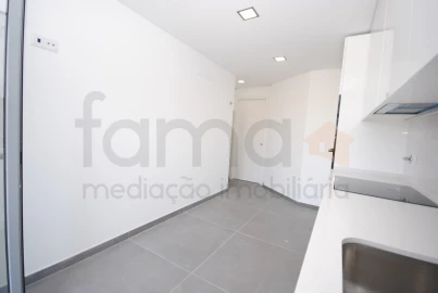 Apartamento T3 para Venda em Carcavelos e Parede