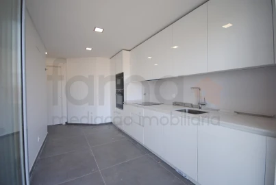 Apartamento T3 para Venda em Carcavelos e Parede
