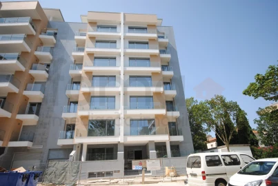 Apartamento T3 para Venda em Carcavelos e Parede