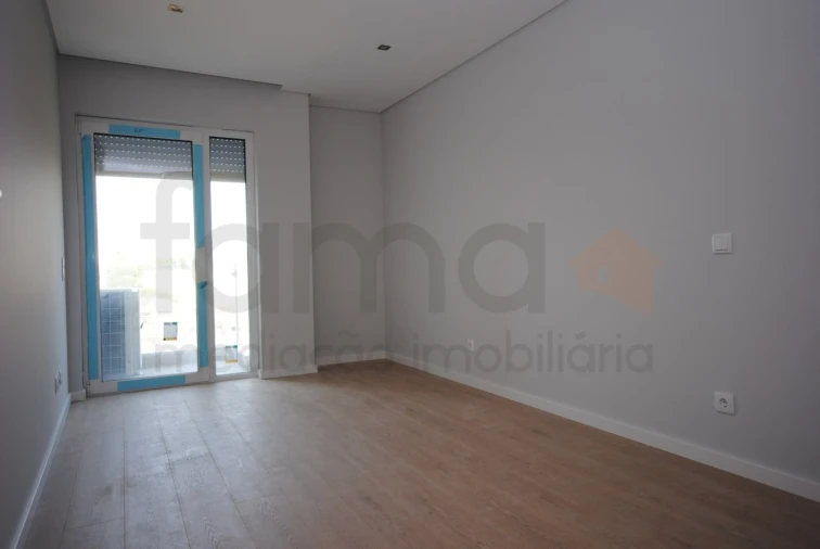 Apartamento T3 para Venda em Carcavelos e Parede Foto 12