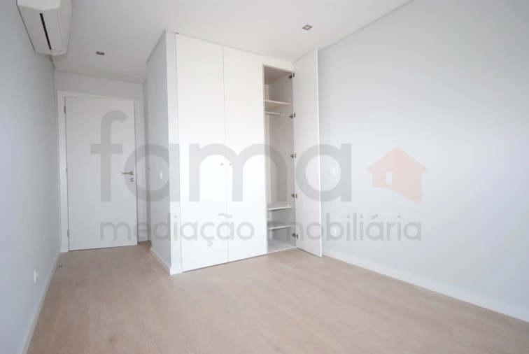 Apartamento T3 para Venda em Carcavelos e Parede Foto 18