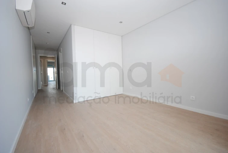 Apartamento T3 para Venda em Carcavelos e Parede Foto 22