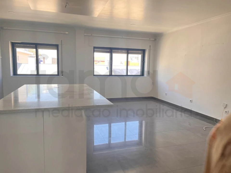 Apartamento T4 para Venda em Águas Livres Foto 2