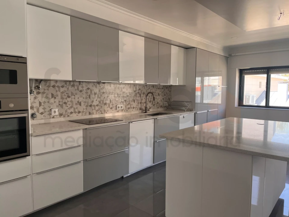 Apartamento T4 para Venda em Águas Livres Foto 3
