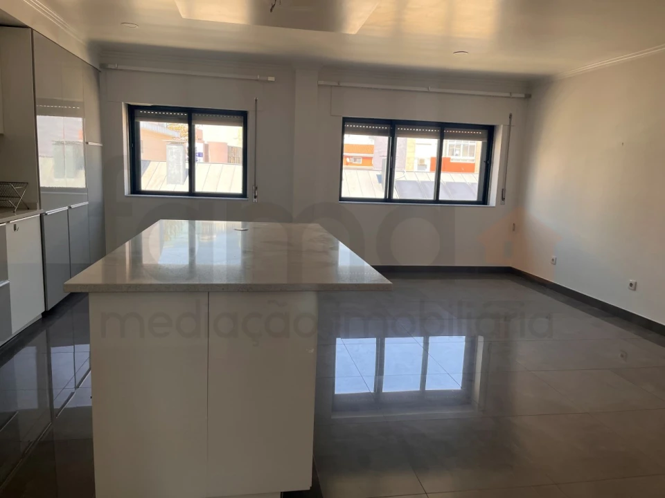 Apartamento T4 para Venda em Águas Livres Foto 4