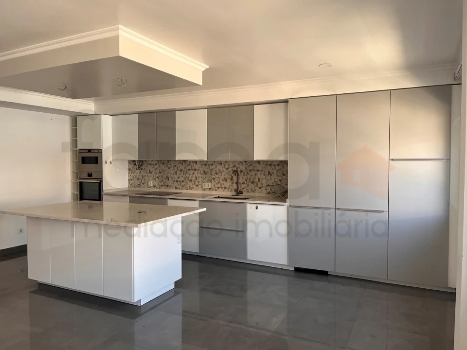 Apartamento T4 para Venda em Águas Livres Foto 5
