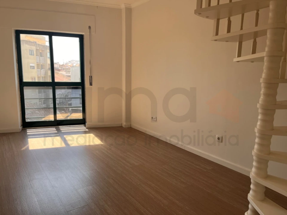 Apartamento T4 para Venda em Águas Livres Foto 13