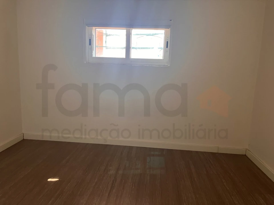Apartamento T4 para Venda em Águas Livres Foto 15