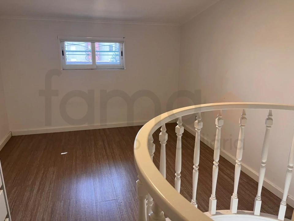 Apartamento T4 para Venda em Águas Livres Foto 18