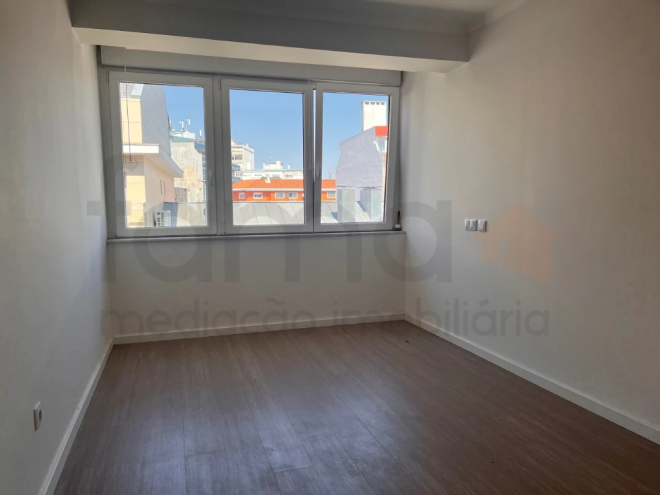 Apartamento T4 para Venda em Águas Livres Foto 22