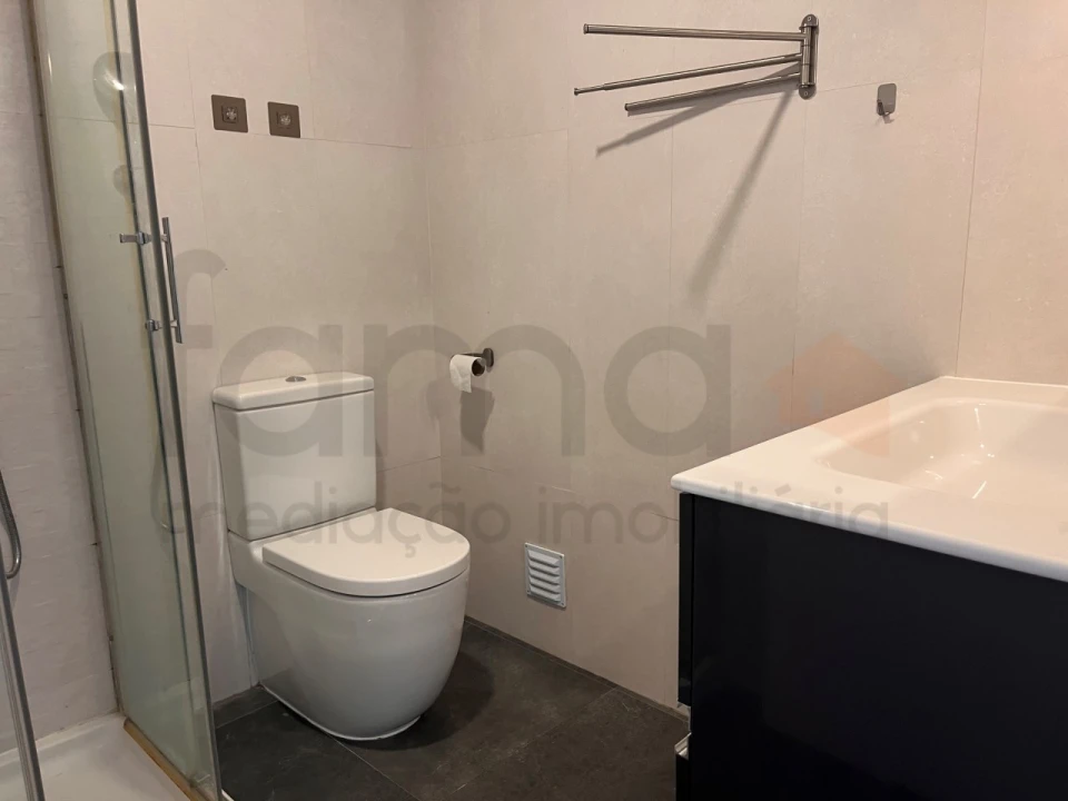 Apartamento T4 para Venda em Águas Livres Foto 25