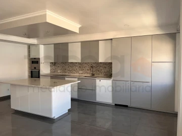 Apartamento T4 para Venda em Águas Livres