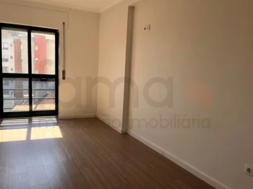 Apartamento T4 para Venda em Águas Livres