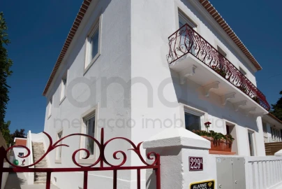 Moradia T8 para Venda em Carcavelos e Parede
