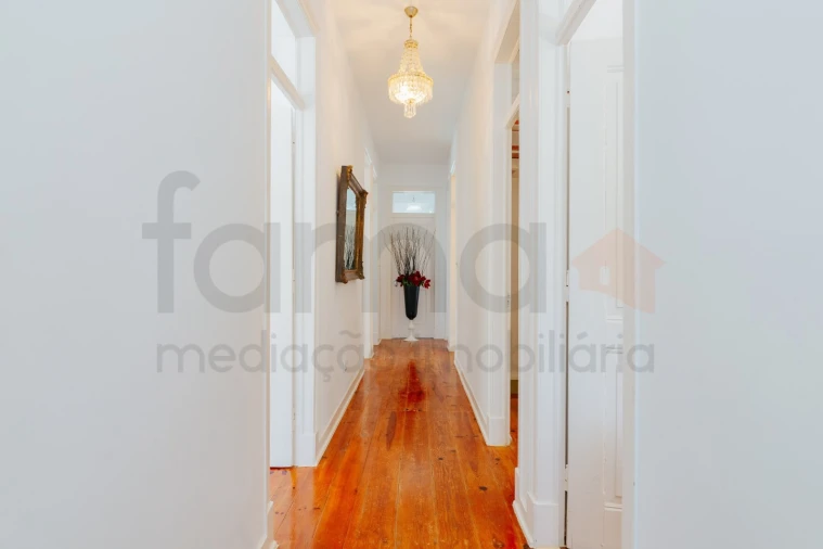 Moradia T8 para Venda em Carcavelos e Parede Foto 3