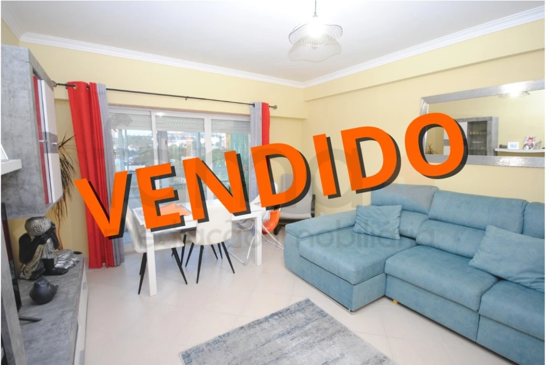 Apartamento T2 para Venda em Porto Salvo Foto 1
