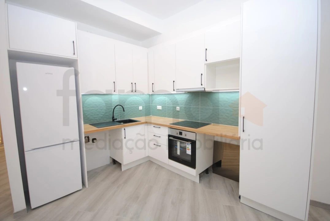 Apartamento T1 para Venda em Avenidas Novas Foto 3