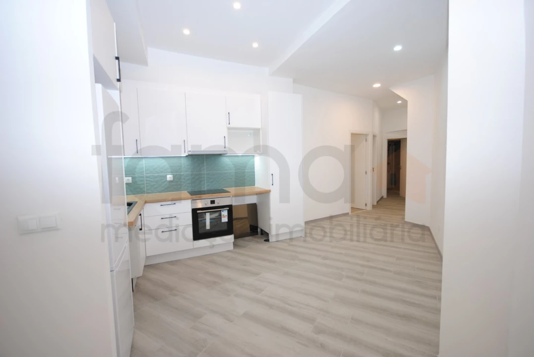 Apartamento T1 para Venda em Avenidas Novas Foto 1