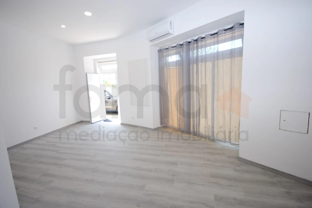 Apartamento T1 para Venda em Avenidas Novas Foto 5
