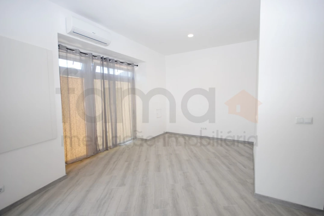 Apartamento T1 para Venda em Avenidas Novas Foto 9