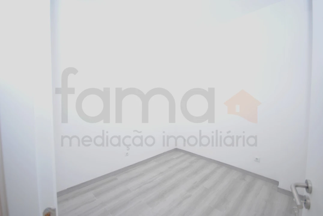 Apartamento T1 para Venda em Avenidas Novas Foto 10