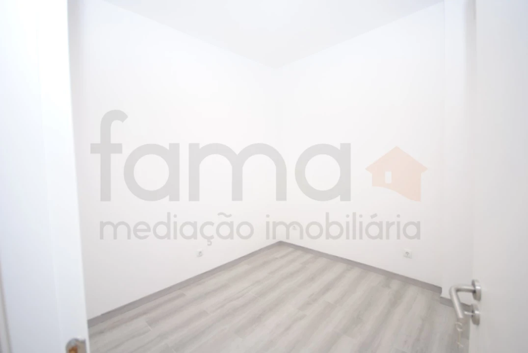 Apartamento T1 para Venda em Avenidas Novas Foto 13