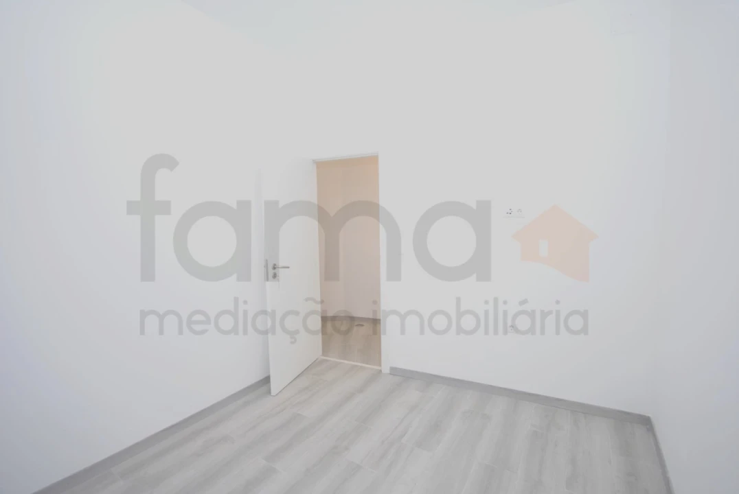 Apartamento T1 para Venda em Avenidas Novas Foto 14