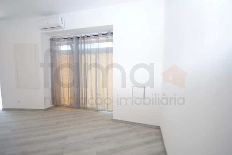 Apartamento T1 para Venda em Avenidas Novas Foto 7