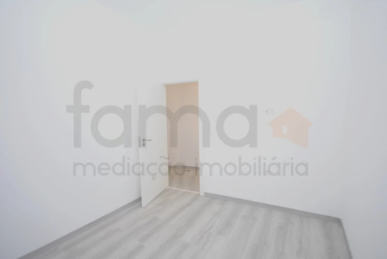 Apartamento T1 para Venda em Avenidas Novas Foto 14