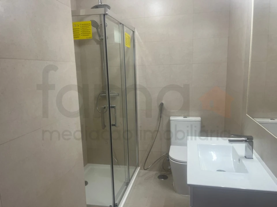 Moradia T3 para Venda em Guia Foto 16