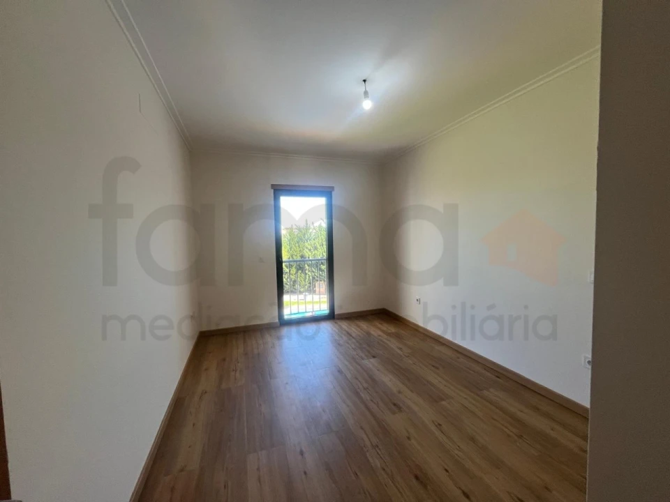 Moradia T3 para Venda em Guia Foto 18