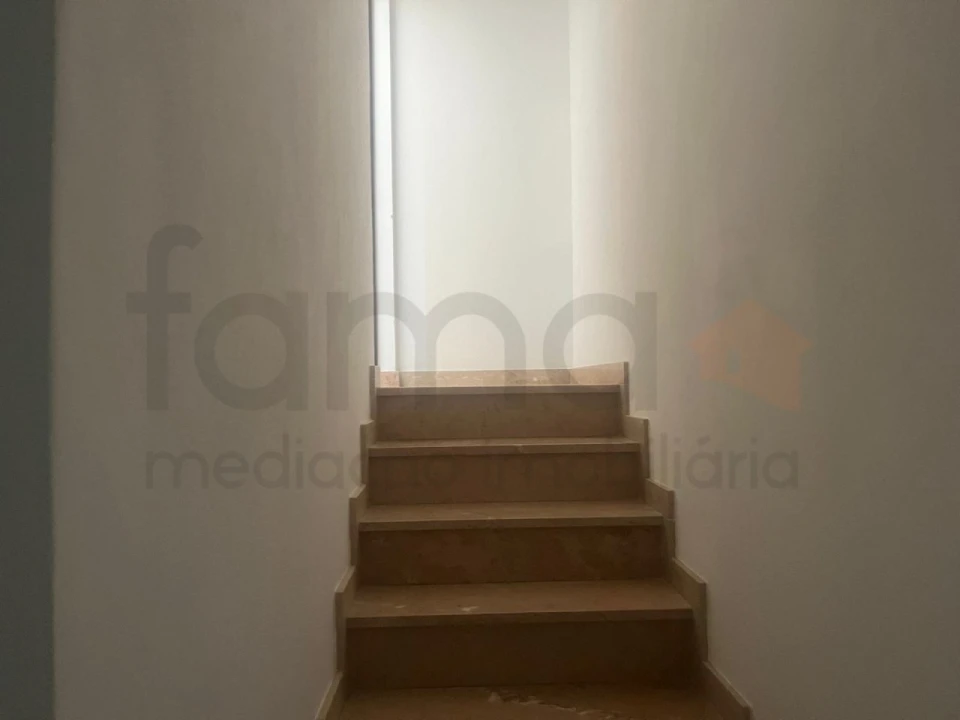 Moradia T3 para Venda em Guia Foto 23