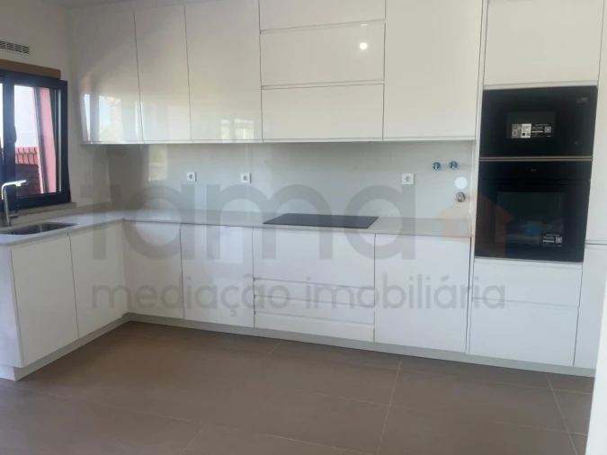 Moradia T3 para Venda em Guia Foto 4