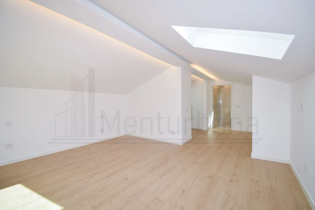 Apartamento T3 para Venda em Carcavelos e Parede Foto 39