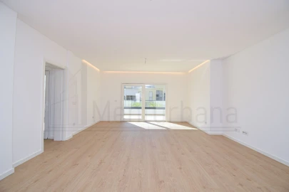 Apartamento T3 para Venda em Carcavelos e Parede