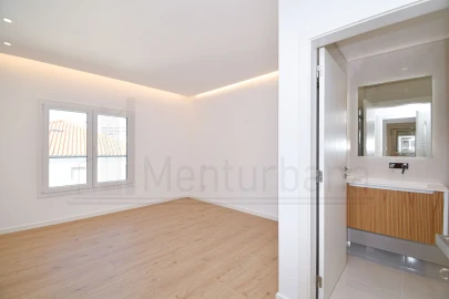 Apartamento T3 para Venda em Carcavelos e Parede