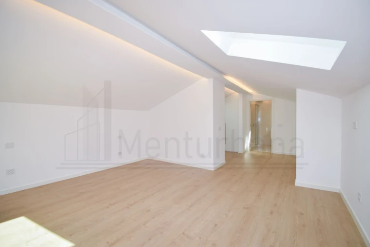 Apartamento T3 para Venda em Carcavelos e Parede Foto 39