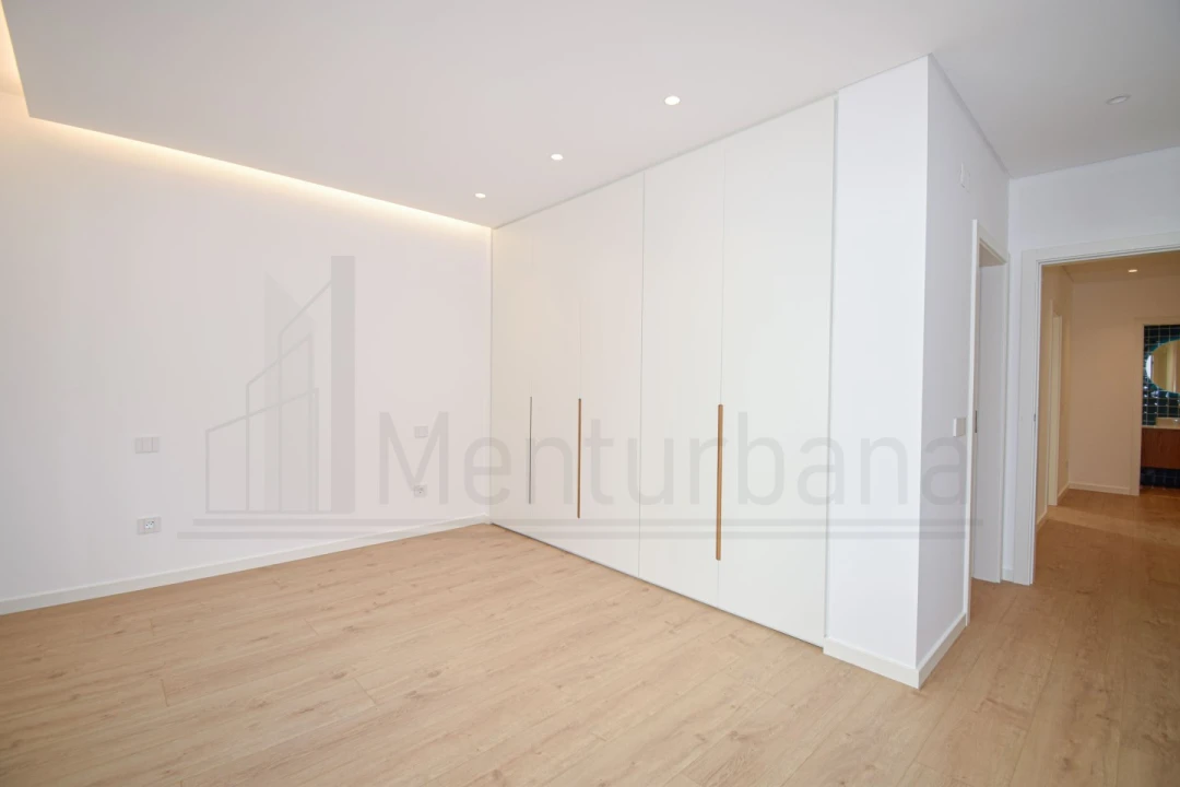 Apartamento T3 para Venda em Carcavelos e Parede Foto 17