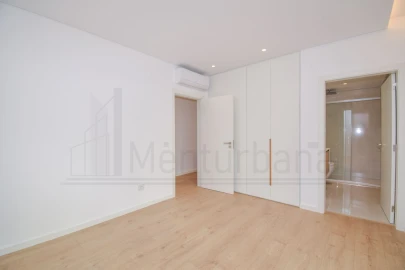 Apartamento T3 para Venda em Carcavelos e Parede