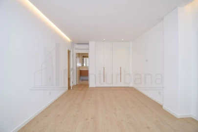 Apartamento T3 para Venda em Carcavelos e Parede