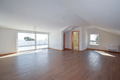Apartamento T3 para Venda em Carcavelos e Parede