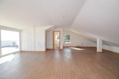 Apartamento T3 para Venda em Carcavelos e Parede