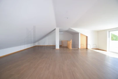 Apartamento T3 para Venda em Carcavelos e Parede