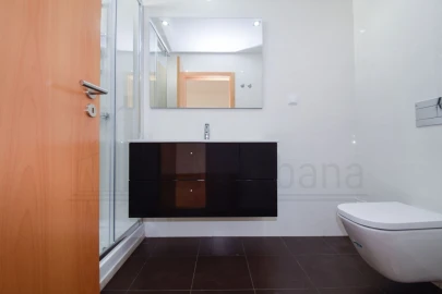 Apartamento T3 para Venda em Carcavelos e Parede