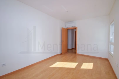Apartamento T3 para Venda em Carcavelos e Parede